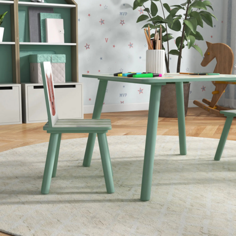 Kindertafel met stoeltjes 